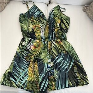 Tropical patterned romper. Adjustable straps.